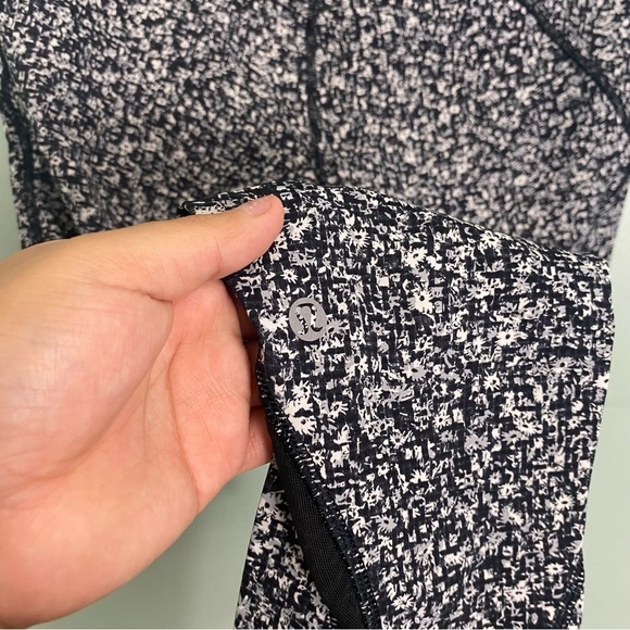 Lululemon Invigorate 7/8 Tight Daisy Dust Alpine White Black Sz 10 Leggings - Picture 6 of 7